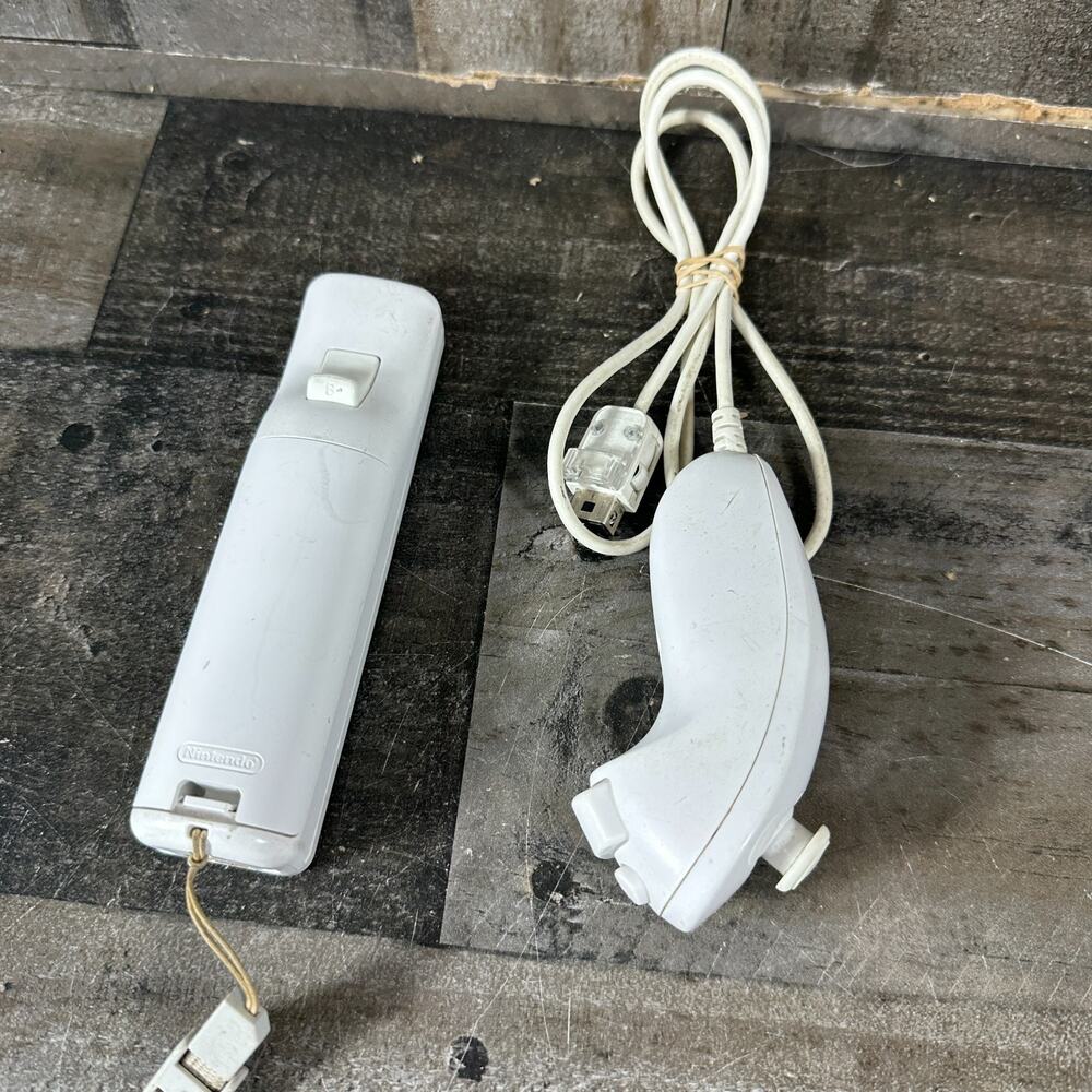 OFFICIAL Nintendo Wii Remote Motion Plus Wiimote RVL-036 Controller White - Picture 3 of 6